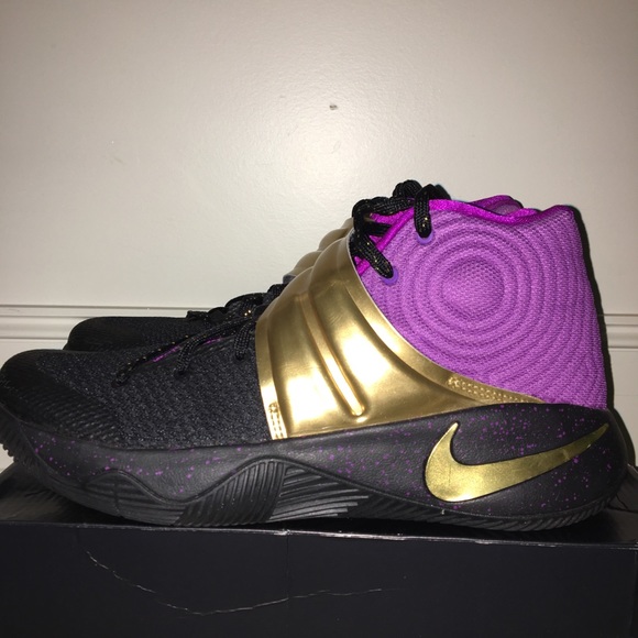 Kyrie 2 UW Exclusive Size 10.5 Kobe KD Lebron ii main image 5